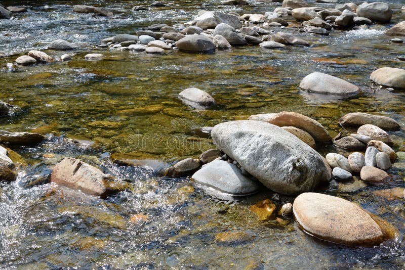 Download Rivière de Cannobio image stock. Image du caillou, alpes - 45358453