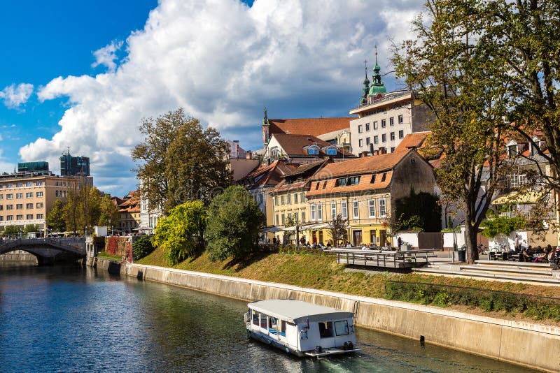 Rivière de Ljubljana image libre de droits Rivière de Ljubljana image libre de droits
