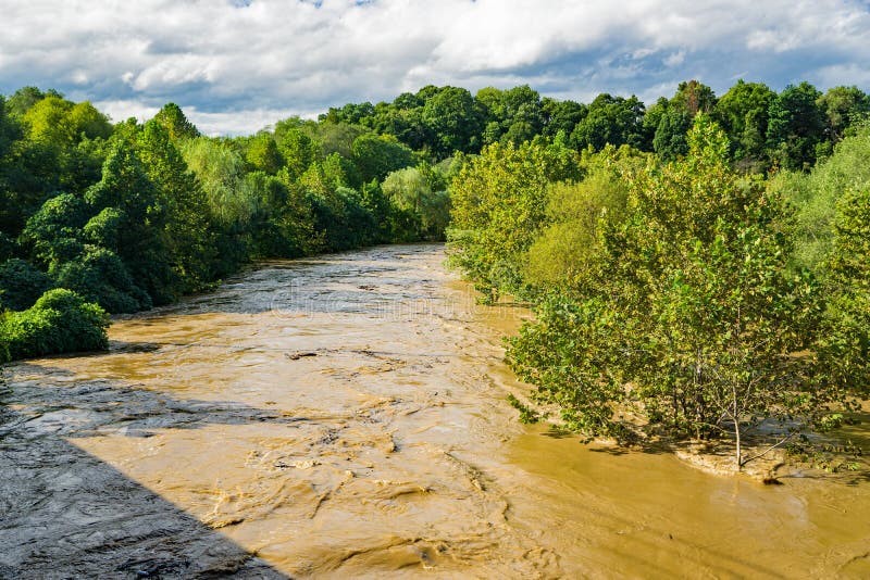 Rivière faisante rage de Roanoke - ouragan Florence en 2018 image libre de droits Rivière faisante rage de Roanoke - ouragan Florence en 2018 image libre de droits