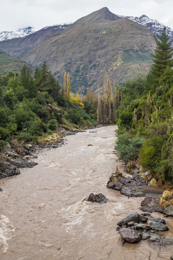 Rivière à la vallée de San Alfonso, traînée dans la montagne photo stock Rivière à la vallée de San Alfonso, traînée dans la montagne photo stock