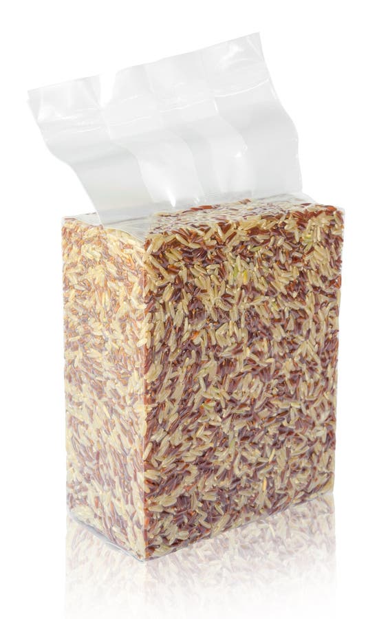 Riz brun dans le sac de vide image stock Riz brun dans le sac de vide image stock