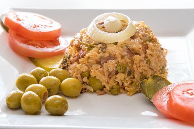 Riz jaune créole traditionnel de cuisine cubaine photo libre de droits Riz jaune créole traditionnel de cuisine cubaine photo libre de droits