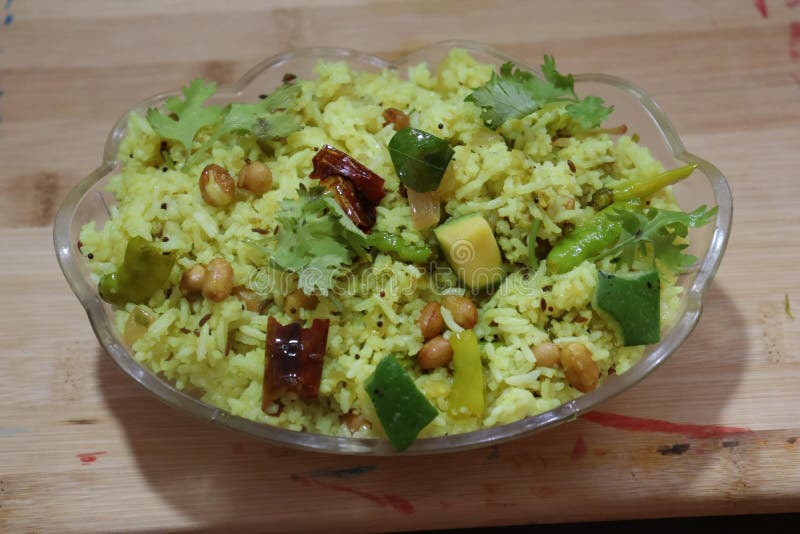 Riz vert frais de mangue isolée sur le fond blanc en Inde