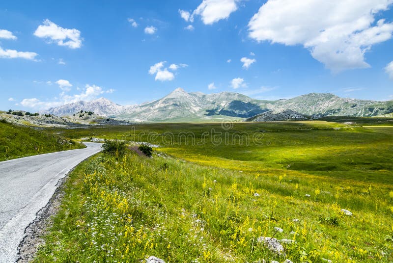 The road of Campo Imperatore