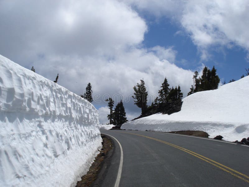 Road through Crater Lake NP