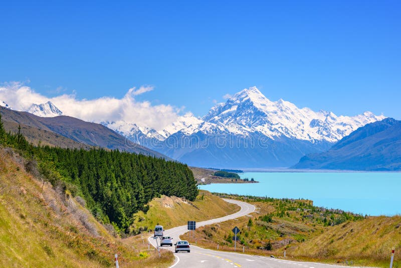 The road curves along Lake Pukaki and Mount Cook on a clear day at Peter`s Lookout