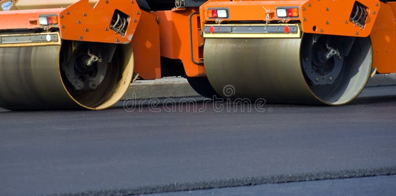 Rullo di riparazione di pavimentazioni in asfalto.