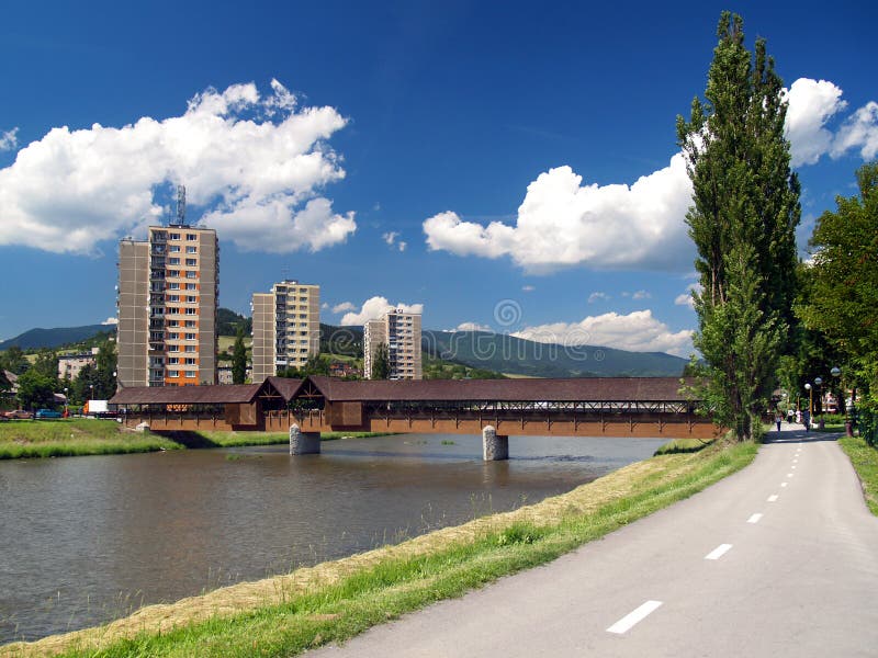 Road to Bysterec and the colonnade bridge