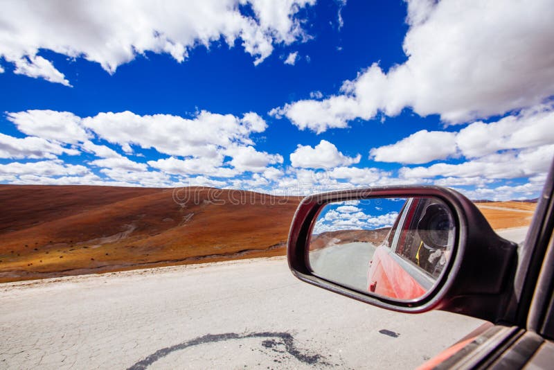 Road to tibetan mountain