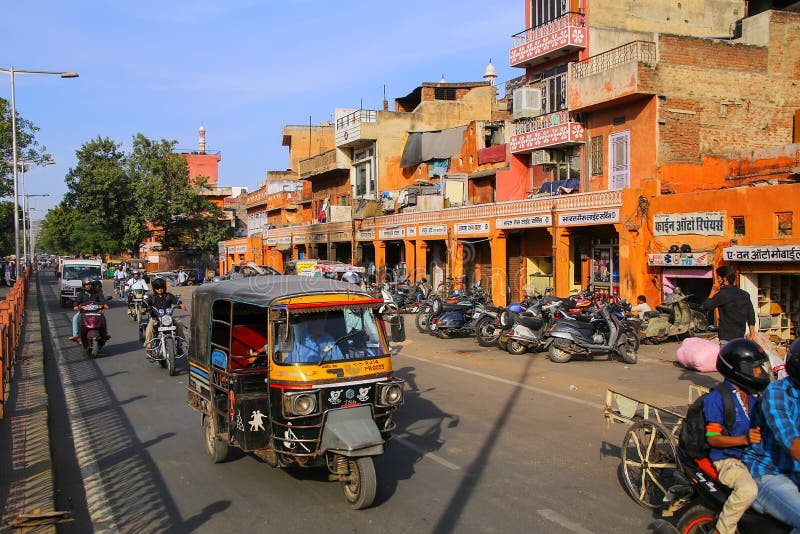 Road with Traffic in the Walled City of Jaipur, Rajasthan, India ...