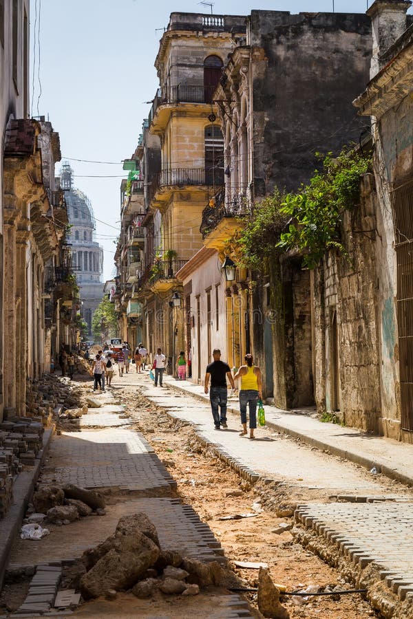 Road works havana hi-res stock photography and images - Alamy