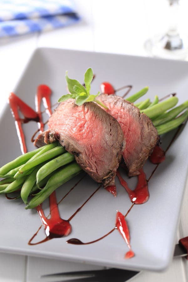 Roast Beef with String Beans Stock Image - Image of cross, sauce: 30687427
