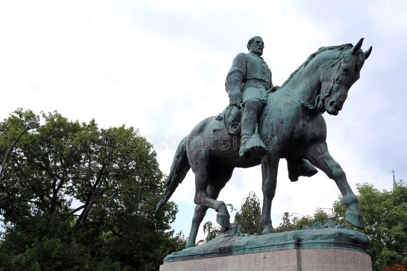 Robert E Lee Statue em Charlottesville Virgínia imagens de stock royalty free Robert E Lee Statue em Charlottesville Virgínia imagens de stock royalty free
