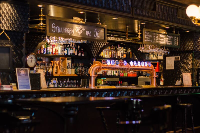 Traditionele Ierse bierbar in Tampere, Finland royalty-vrije stock fotografie Traditionele Ierse bierbar in Tampere, Finland royalty-vrije stock fotografie