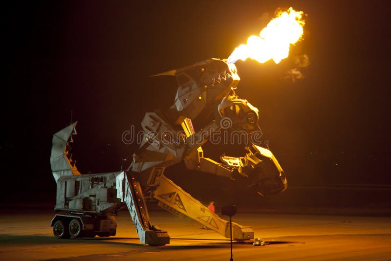 Robosaurus derespiração fotografia de stock royalty free
