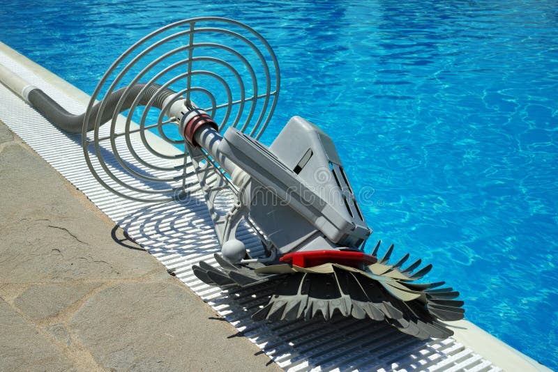Robot de décapant de piscine photo stock Robot de décapant de piscine photo stock