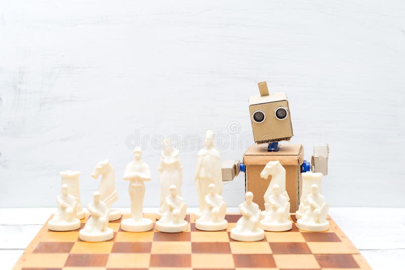 Roboten spelar schack konstgjord intelligens royaltyfria foton Roboten spelar schack konstgjord intelligens royaltyfria foton