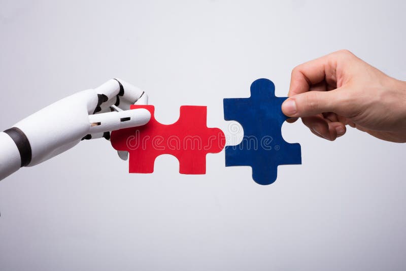 Roboter und menschliche Hand, die Puzzlen halten stockfoto Roboter und menschliche Hand, die Puzzlen halten stockfoto