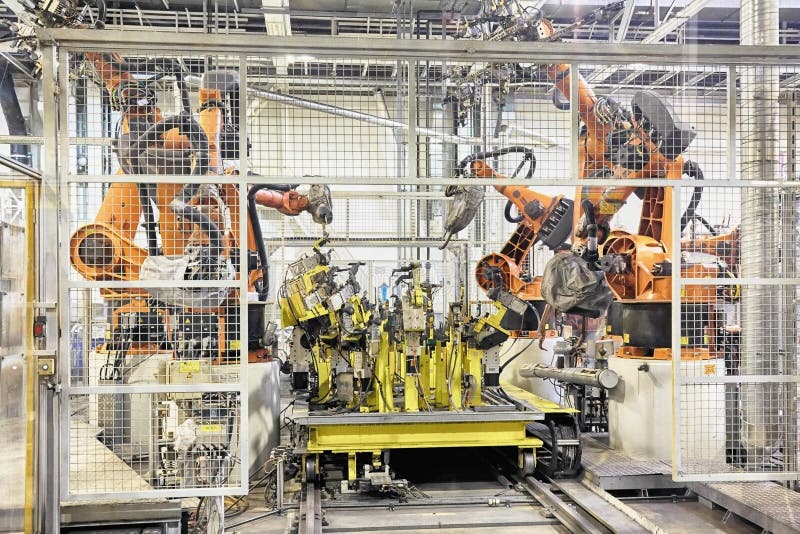 Robots in een autofabriek royalty-vrije stock fotografie Robots in een autofabriek royalty-vrije stock fotografie
