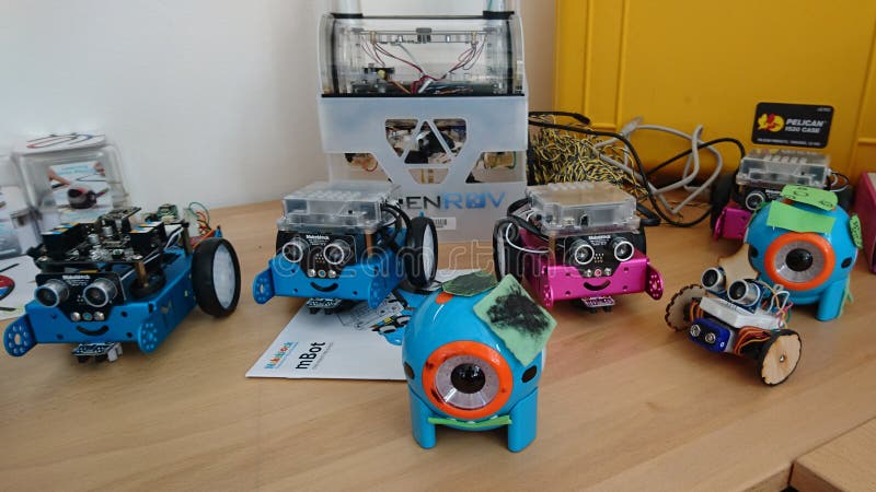 Robots para los niños preescolares fotos de archivo Robots para los niños preescolares fotos de archivo
