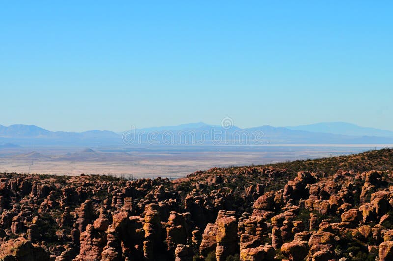 Rocce e menagrami d'equilibratura delle montagne di Chiricahua dei Apache di Chiricahua immagini stock libere da diritti Rocce e menagrami d'equilibratura delle montagne di Chiricahua dei Apache di Chiricahua immagini stock libere da diritti