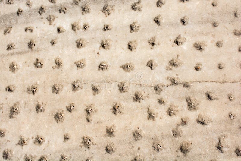 Roccia ammaccata o superficie di pietra come struttura del fondo fotografia stock libera da diritti Roccia ammaccata o superficie di pietra come struttura del fondo fotografia stock libera da diritti