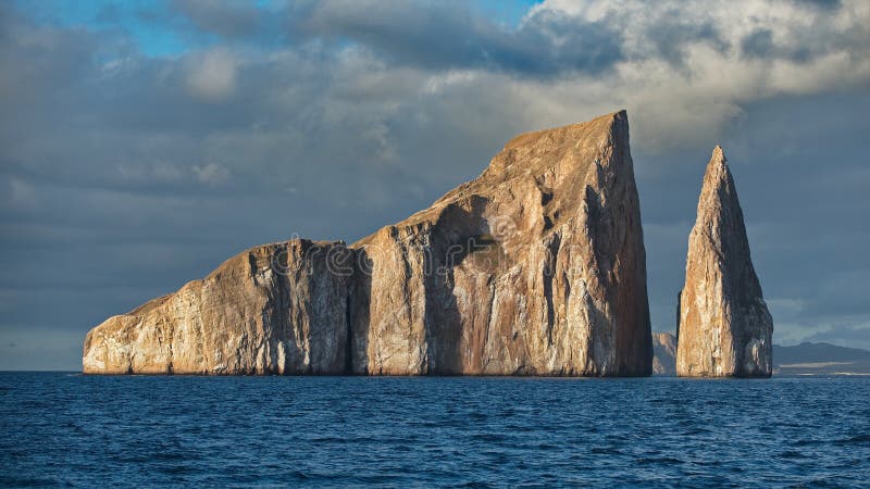 Roccia dell'estrattore a scatto nelle isole Galapagos immagine stock Roccia dell'estrattore a scatto nelle isole Galapagos immagine stock