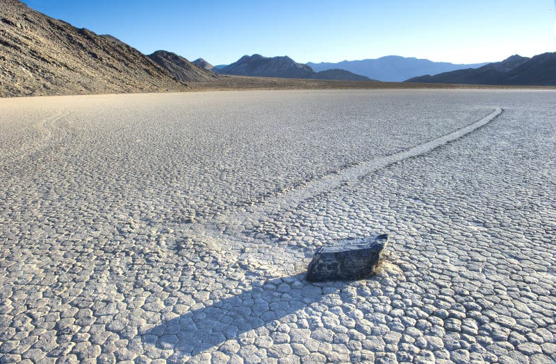 Roccia errante, la pista, Death Valley, California. unexpl fotografia stock Roccia errante, la pista, Death Valley, California. unexpl fotografia stock