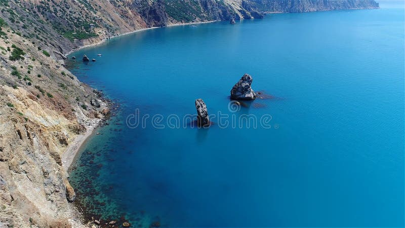 Roccia in mare, bella vista fotografia stock Roccia in mare, bella vista fotografia stock