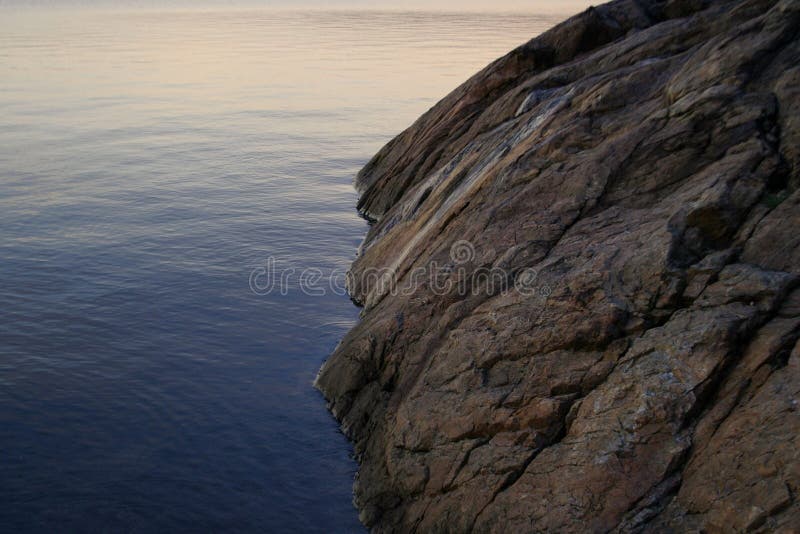 Rocha do oceano imagem de stock Rocha do oceano imagem de stock