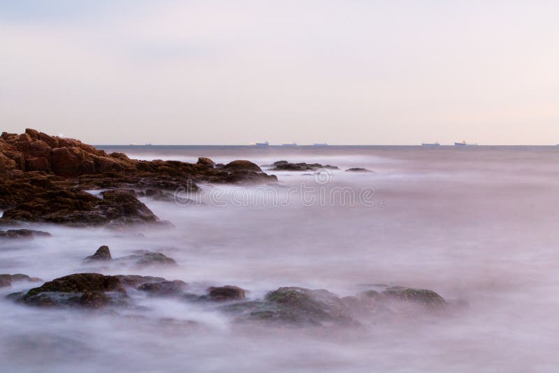 Rocha e mar imagens de stock royalty free Rocha e mar imagens de stock royalty free