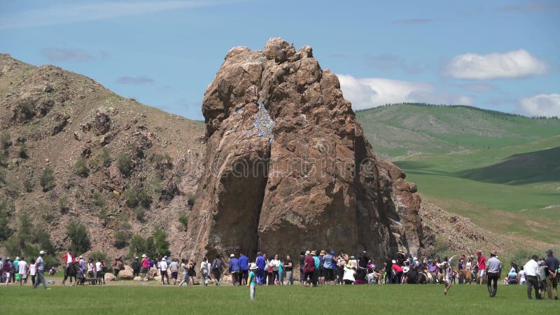 Roche de taikhar chuluu de symbole touristique de cérémonie religieuse dans l'aimag Mongolie de l'arkhangaï