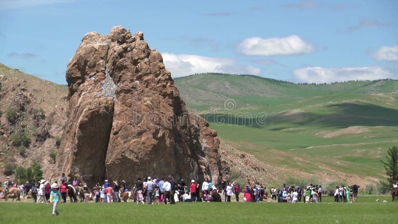 Roche de taikhar chuluu de symbole touristique de cérémonie religieuse dans l'aimag Mongolie de l'arkhangaï