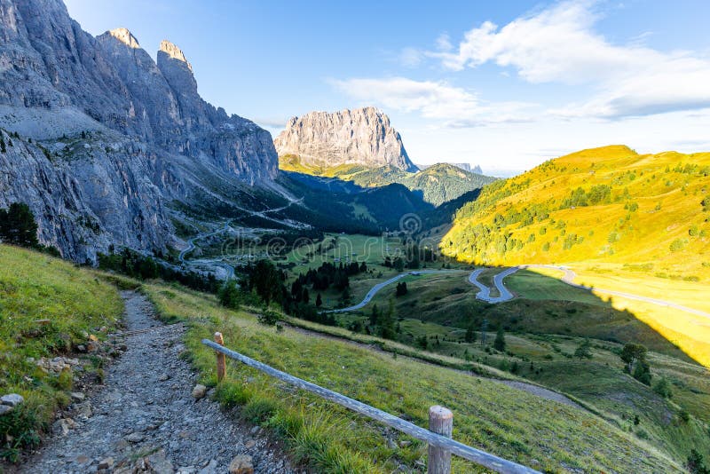 Rocher de montagne de gardena passo Tyrol du sud En italie