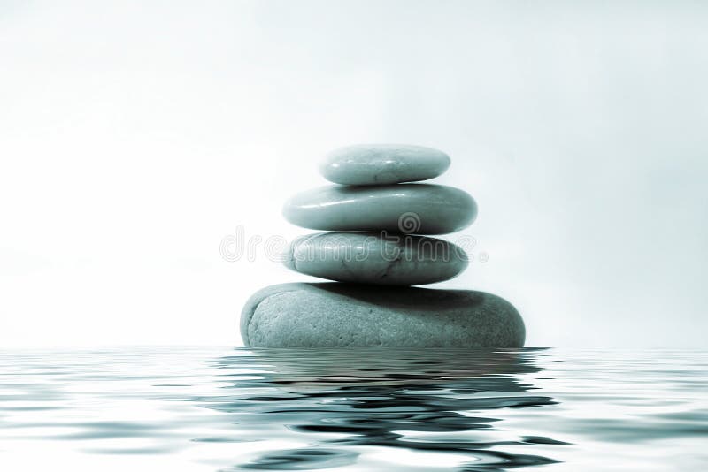 Roches sur l'eau photos stock