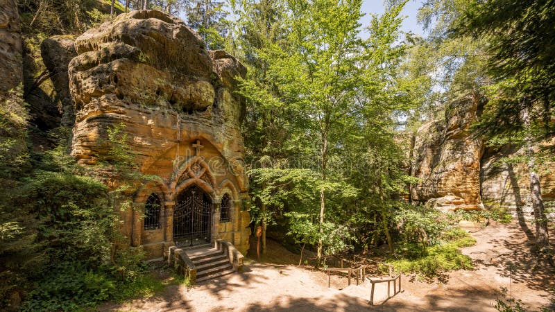 Rock Chapel of Our Lady of Lourdes, Modlivy dul,.