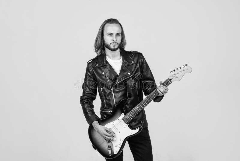 Jeune Homme Barbu Avec Guitare Électrique. Une Personne Adulte Tient Un  Instrument Et Joue. Passe-temps, Concept De Musique, Sur Gris Banque  D'Images et Photos Libres De Droits. Image 131241037