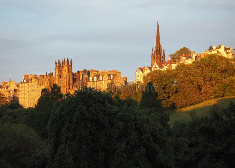 rockera den edinburgh solnedgången arkivfoto rockera den edinburgh solnedgången arkivfoto