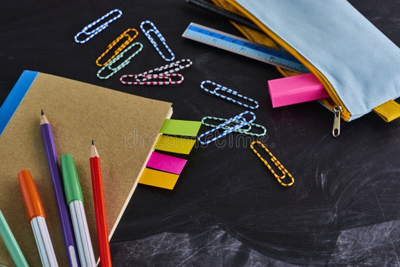 Rocket fez fontes extraescolares fotos de stock royalty free