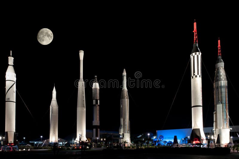 Rockets en el Centro Espacial Kennedy de la NASA foto de archivo libre de regalías Rockets en el Centro Espacial Kennedy de la NASA foto de archivo libre de regalías