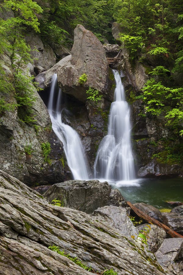 Rocky Bash Bish Falls imagenes de archivo Rocky Bash Bish Falls imagenes de archivo