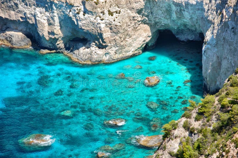 Panoramatický z pláž a jeskyně v,, řecko.