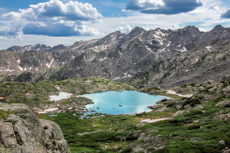 Rocky Mountain Landscape avec des lacs image libre de droits Rocky Mountain Landscape avec des lacs image libre de droits