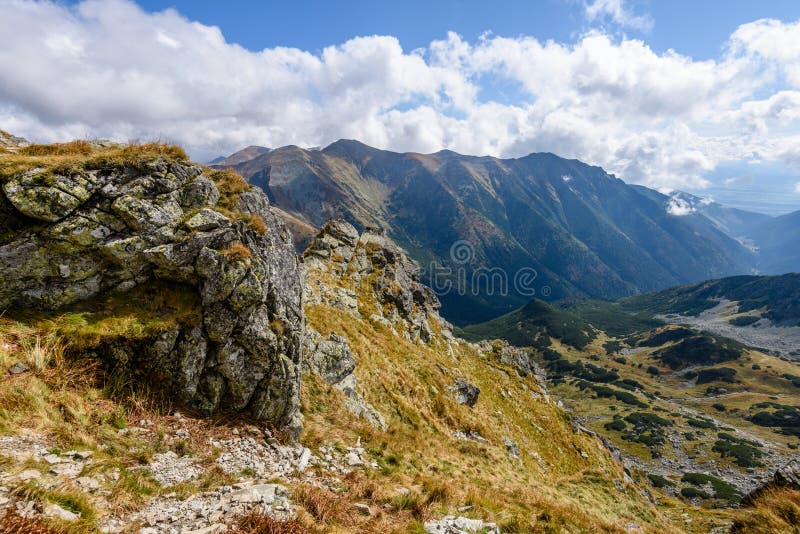 Pohľad na oblasť skalnatého vrchu na slovensku - vintage vzhľad