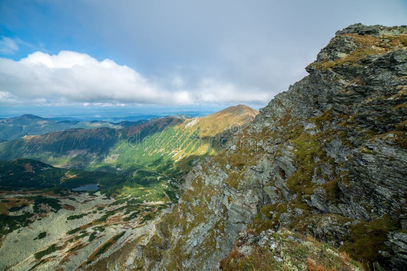 Skalnaté Tatry turistické turistické stezky pod modrou oblohou na Slovensku