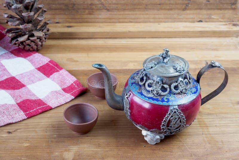Rocznika Chiński teapot robić stary chabet i Tybet osrebrzamy z mo obrazy stock Rocznika Chiński teapot robić stary chabet i Tybet osrebrzamy z mo obrazy stock