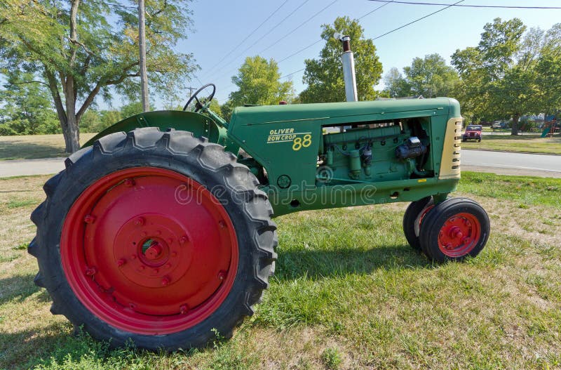 Oliver Row Crop 88 vintage tractor. Oliver Row Crop 88 vintage tractor.