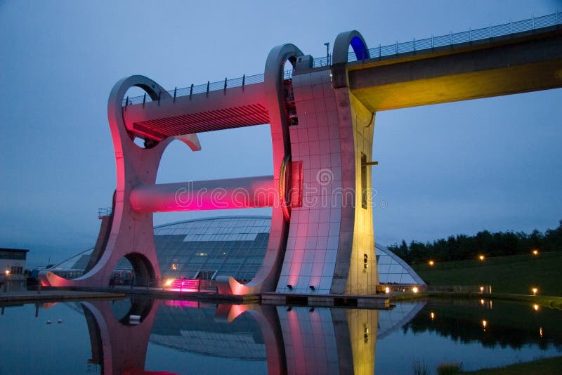 Roda de Falkirk na noite imagens de stock Roda de Falkirk na noite imagens de stock