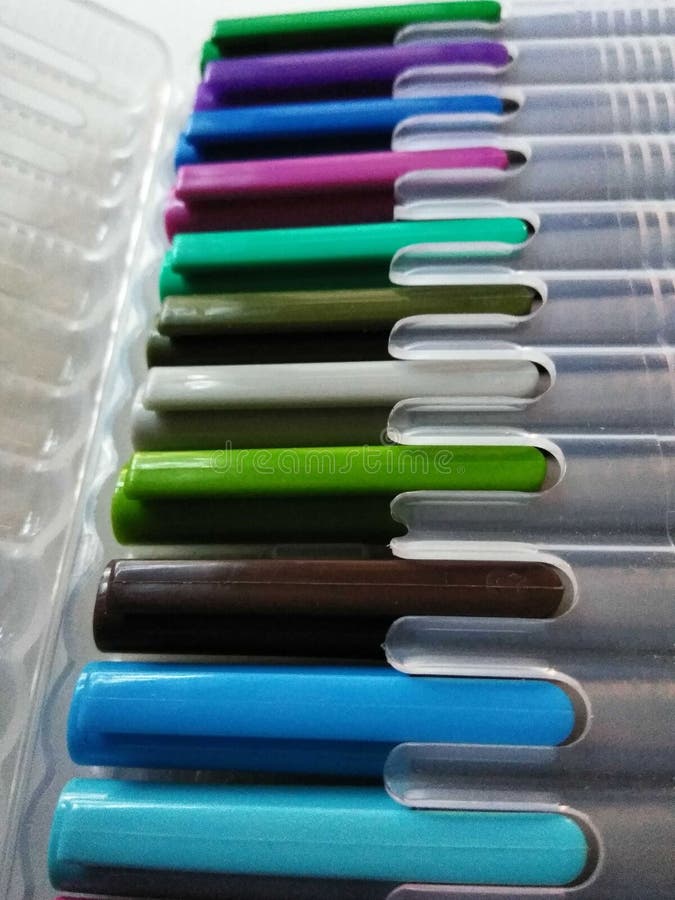 Cased in a row fine tip makers multi color. Cased in a row fine tip makers multi color