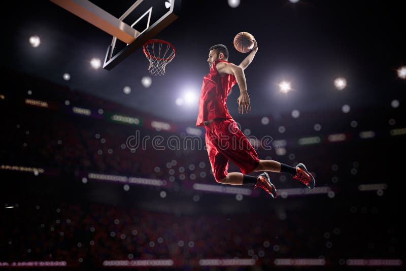 Rode Basketbalspeler in actie